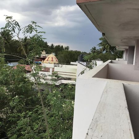 Sr Mahal & Lodge กุมพาโกนัม ภายนอก รูปภาพ